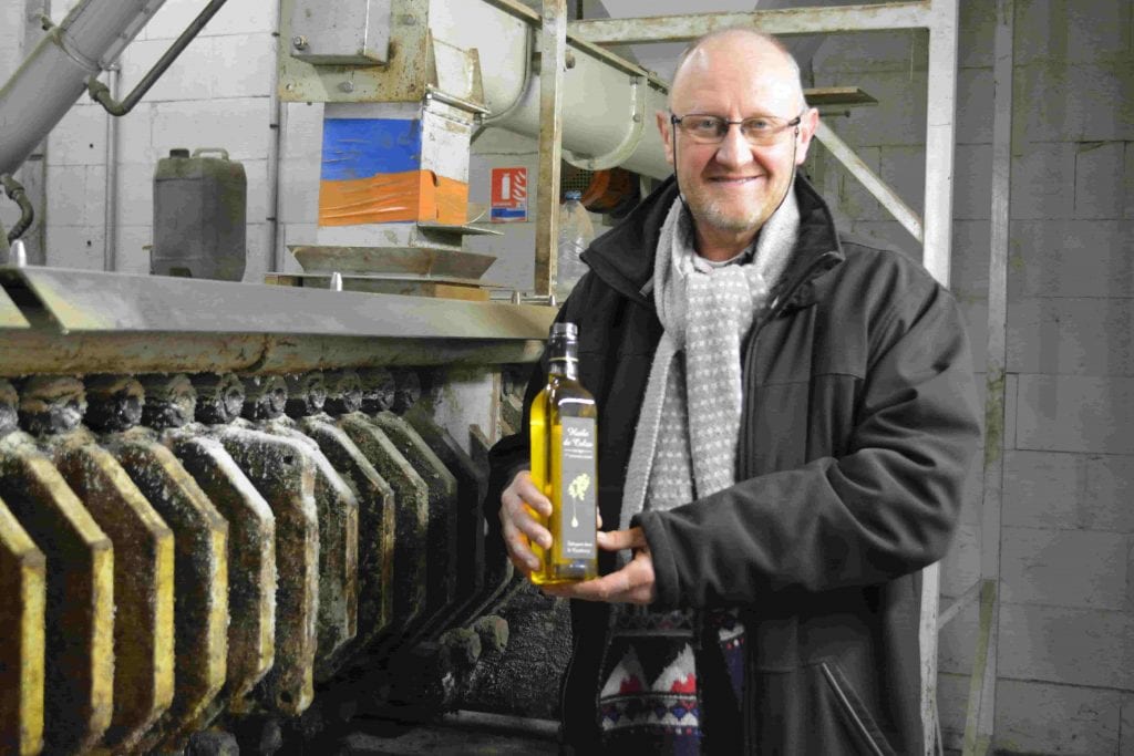 bouteille huile colza Didier Villain directeur coopérative de Saint-Hilaire-lez-Cambrai © LB