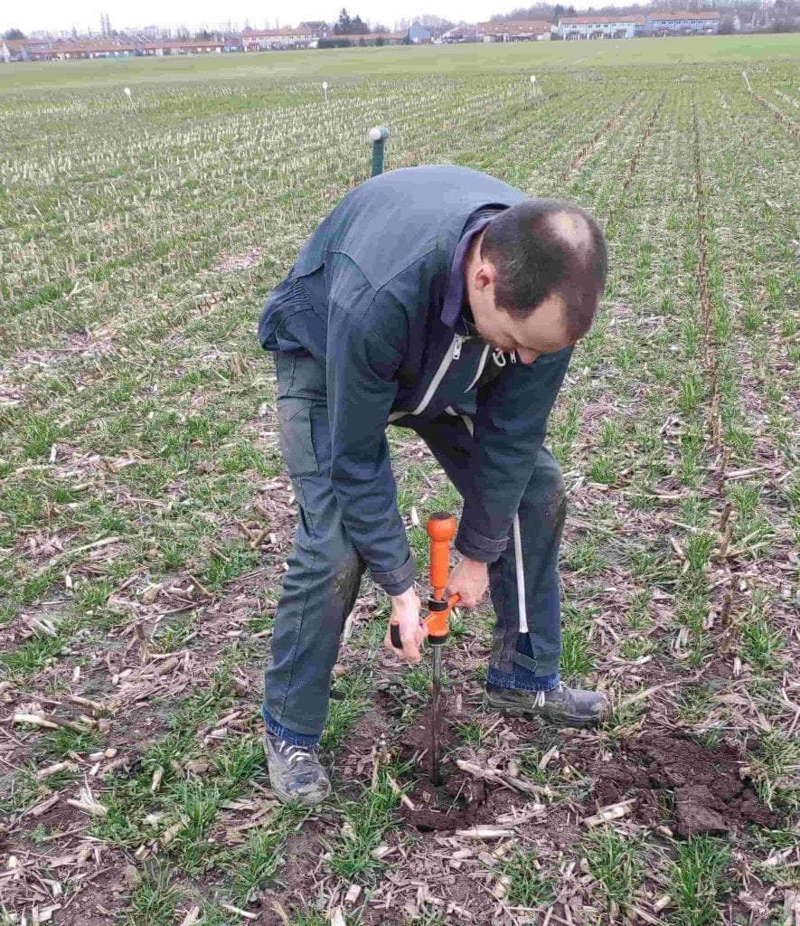 prélèvement terre reliquats azotés pierre mortreux chambre d'agriculture © Chambre d'agriculture NPDC
