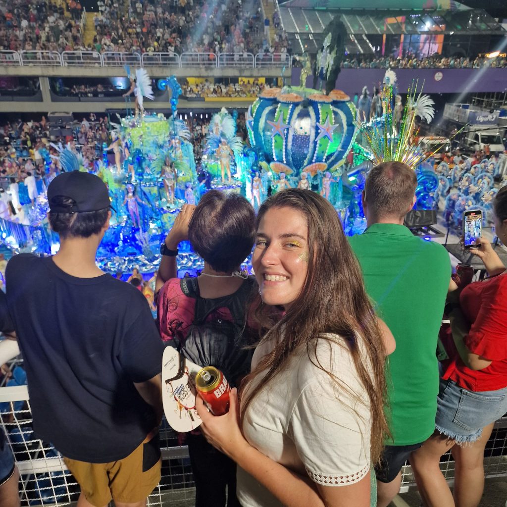 Pour sa première soirée de carnaval, Marion Canu a choisi d'assister au défilé des écoles de samba. 