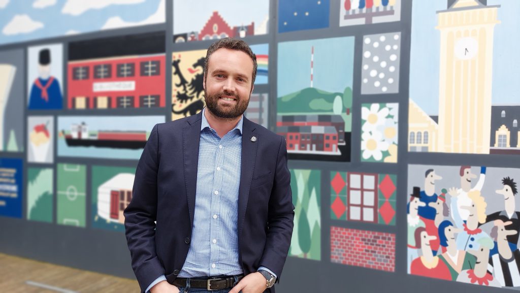 À 31 ans, le maire d'Hazebrouck et président de l'agglomération Coeur de Flandre, Valentin Belleval ne perd pas de temps pour mener son territoire où il veut : toujours plus haut.