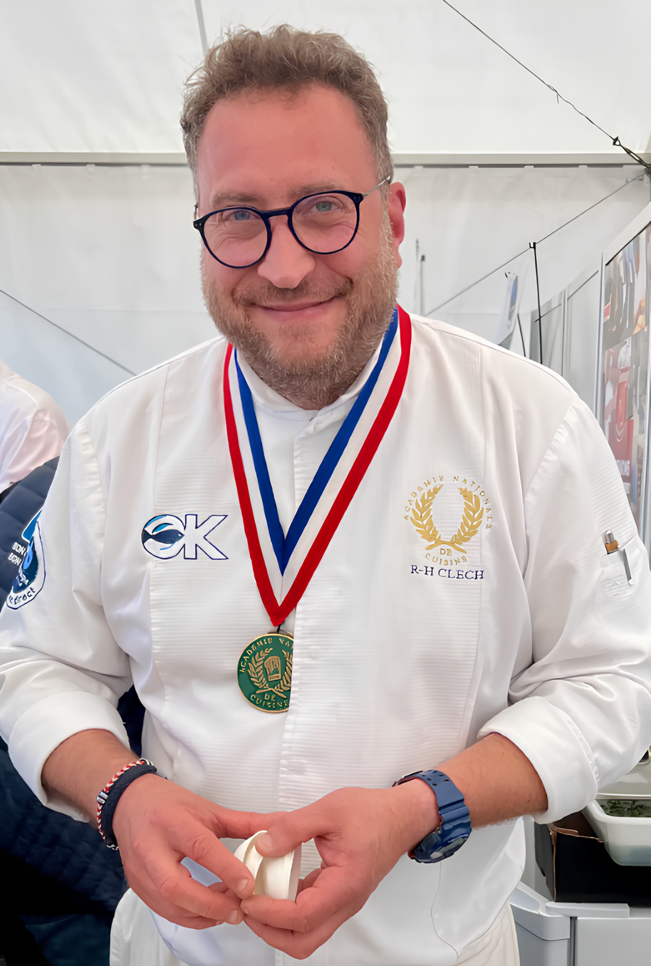 Un Chef En Cuisine R gis Clech L expert Du Circuit Court Terres Et 