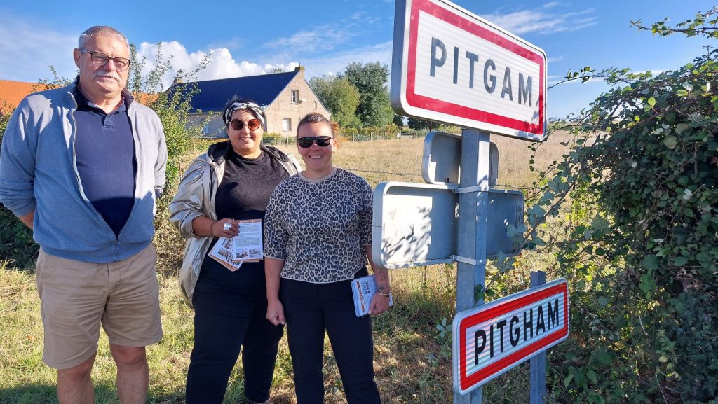 Hervé, Sandra et Amélie, fervent ambassadeurs de leur village, lui-même fier représentant de la culture flamande ©JDP