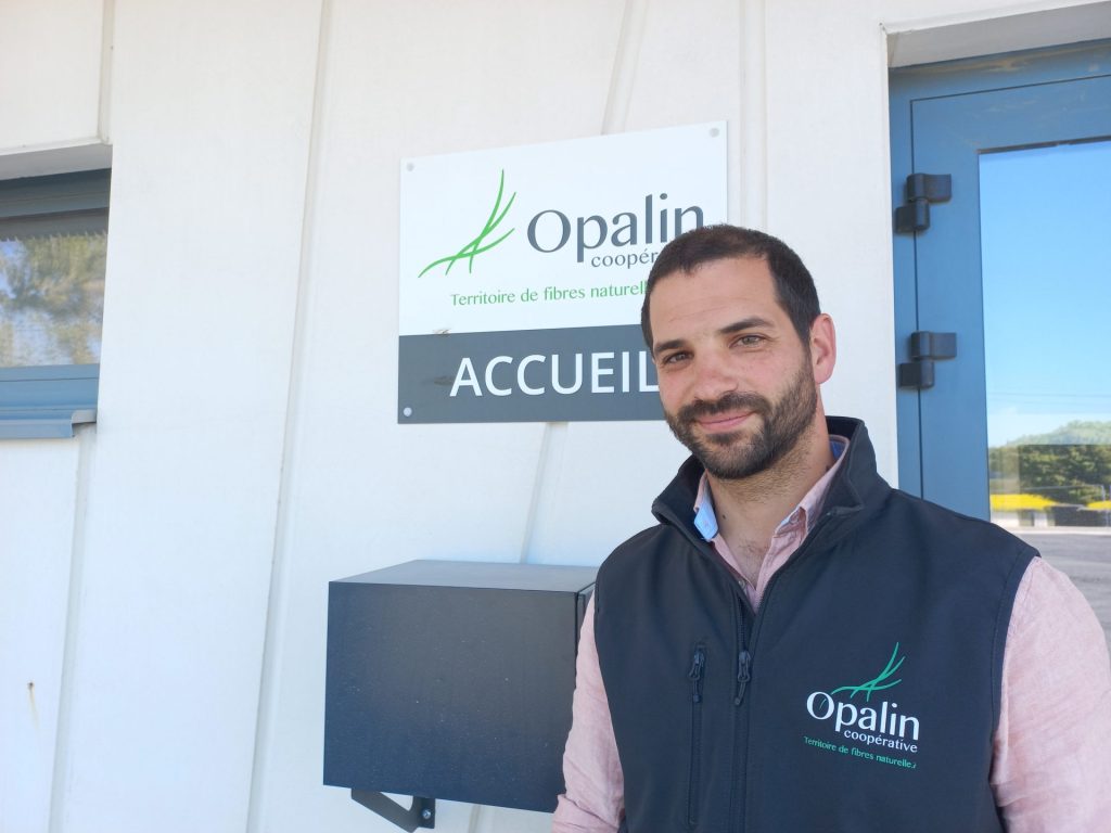 Martin Gosse de Gorre devant les nouveaux locaux de la coopérative. © D. P.